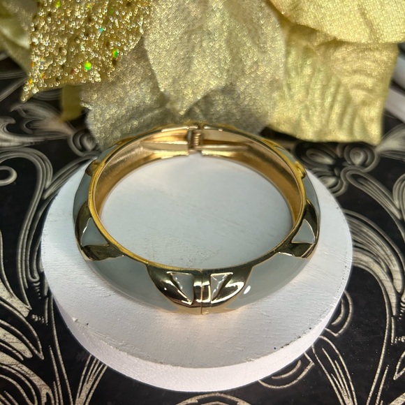 NWOT Nordstrom Sequin Bracelet Grey with Gold Designs Open Clasp - Picture 3 of 4